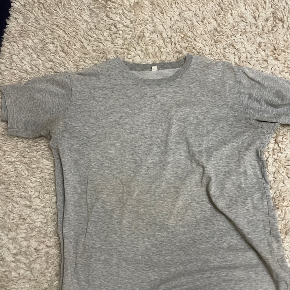 Uniqlo Light Gray Short Sleeve Tee